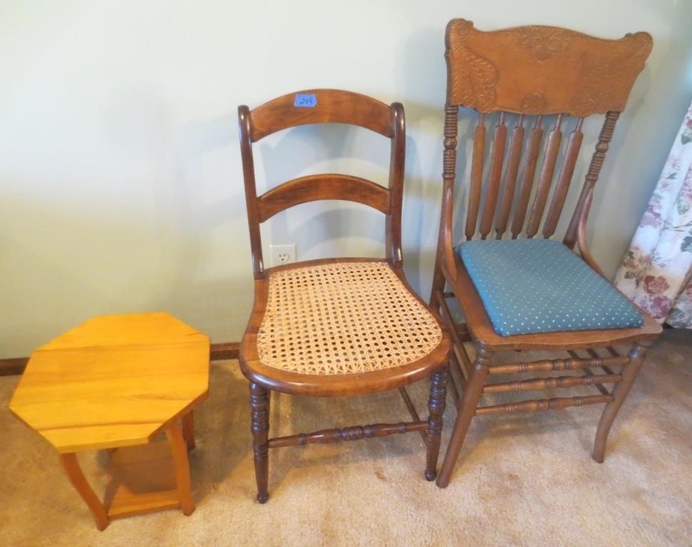 2 chairs & small stand