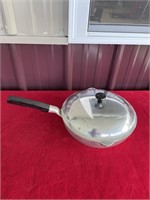 Aluminum skillet and lid