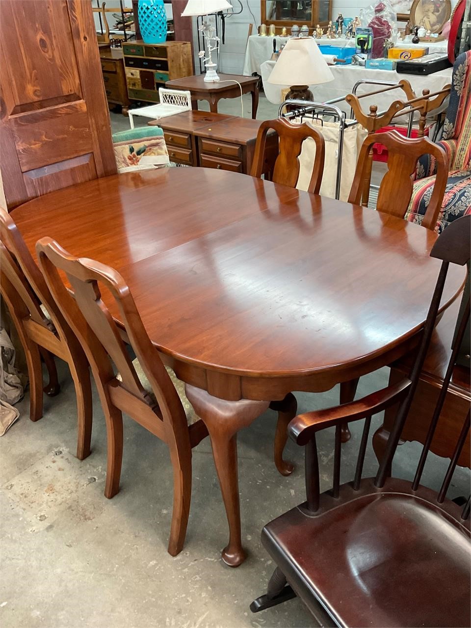 Henkel Harris Table & 4 Chairs with 3 Leafs