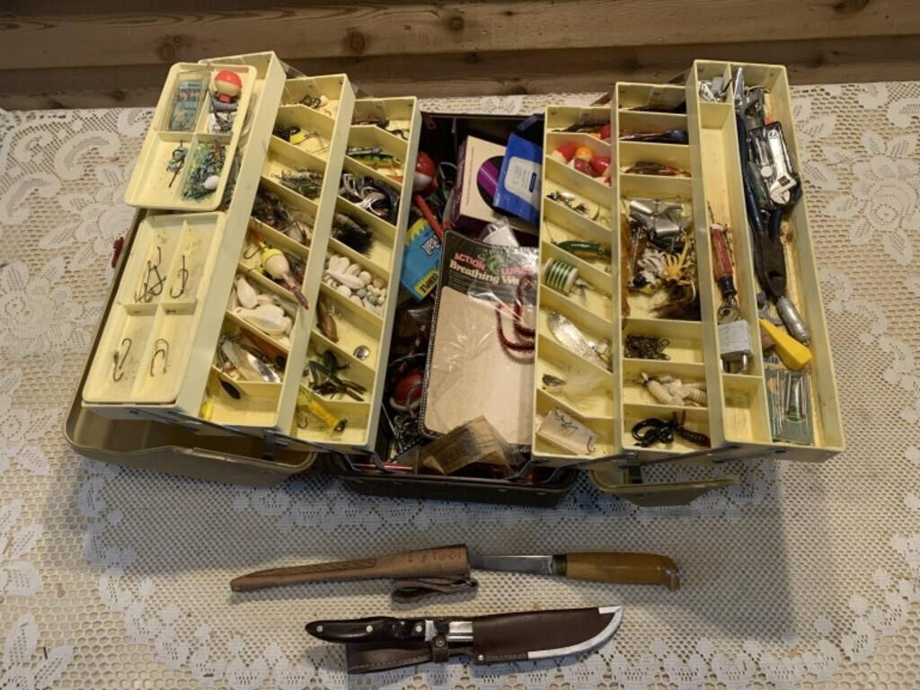 TACKLE BOX W/CONTENTS LURES/KNIVES ETC