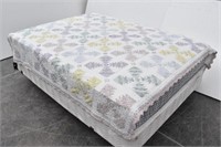Pastels Scallop Edge Quilt, Hand Quilted