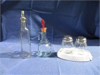 Shakers / Vinegar Bottles