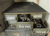 6 drawerer organizer with threaded dies. Sizes