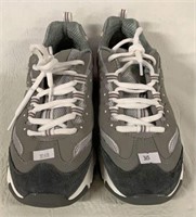 Lightly use sketcher, tennis shoes, size 8 1/2