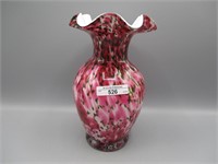 Fenton cranberry vasa muhrina vase