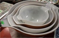 4 NESTING PYREX BOWLS