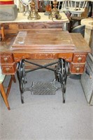 VINTAGE DAVIS SEWING MACHINE WITH CABINET