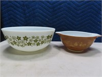 (2) vintage Patterned PYREX Bowls 10"/7"