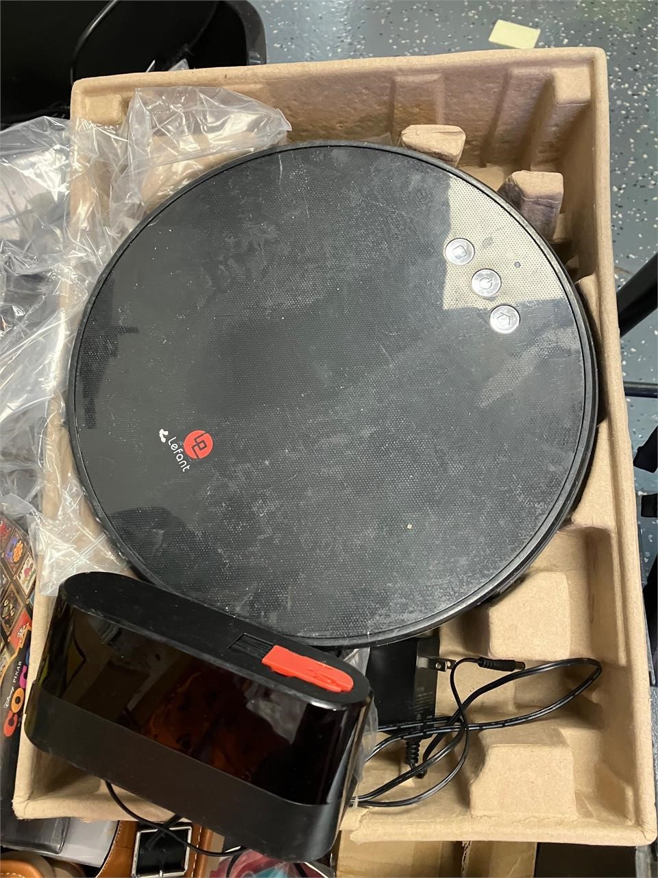 Lefont robot vacuum (very used)