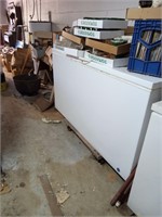 Refrigerator chest freezer