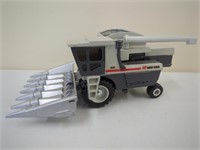 New Idea 800C Harvester 1/32