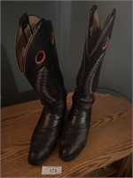 PAIR OF OLATHE COWBOY BOOTS SIZE 12B MADE IN USA