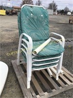 SET OF (4) PLASTIC PATIO  CHAIRS & TABLE