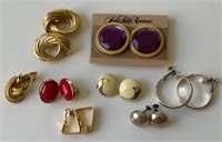 J - LOT OF COSTUME JEWELRY EARRINGS  (J8 1)