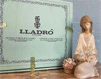 T - LLADRO FIGURINE 7"T (P31)