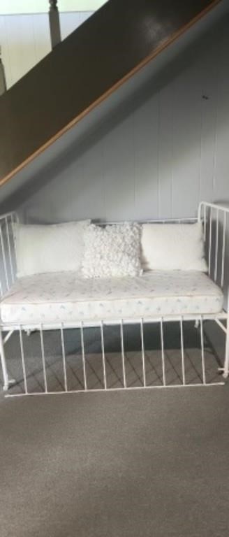 ANTIQUE CRIB / DAY BED WOODEN ROLLERS
MATTRES