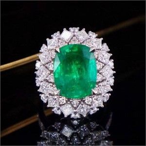 5.7ct natural emerald ring in 18K gold