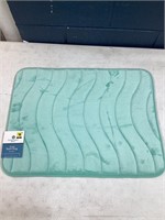 Comfort bay foam bath rug 18in x 24in