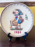 Hummel Annual Plate 1984 in Bas-relief Girl with