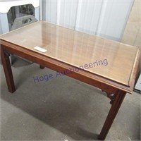 Glass top end table, 30.5 x 17.5