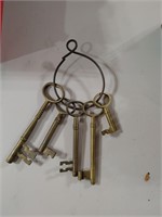 Vtg Brass Skeleton Keys on Ring Decorative