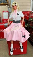 0SODA SHOP POODLE SKIRT GIRL MANNEQUIN