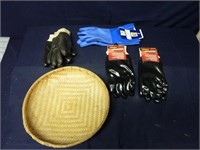 LOT OF VARIOUS TYPES OF GLOVES