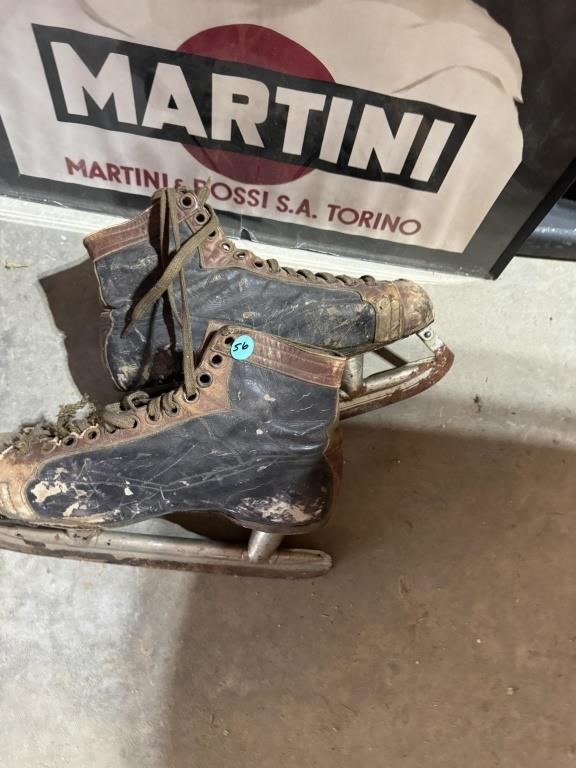 ANTIQUE SKATES