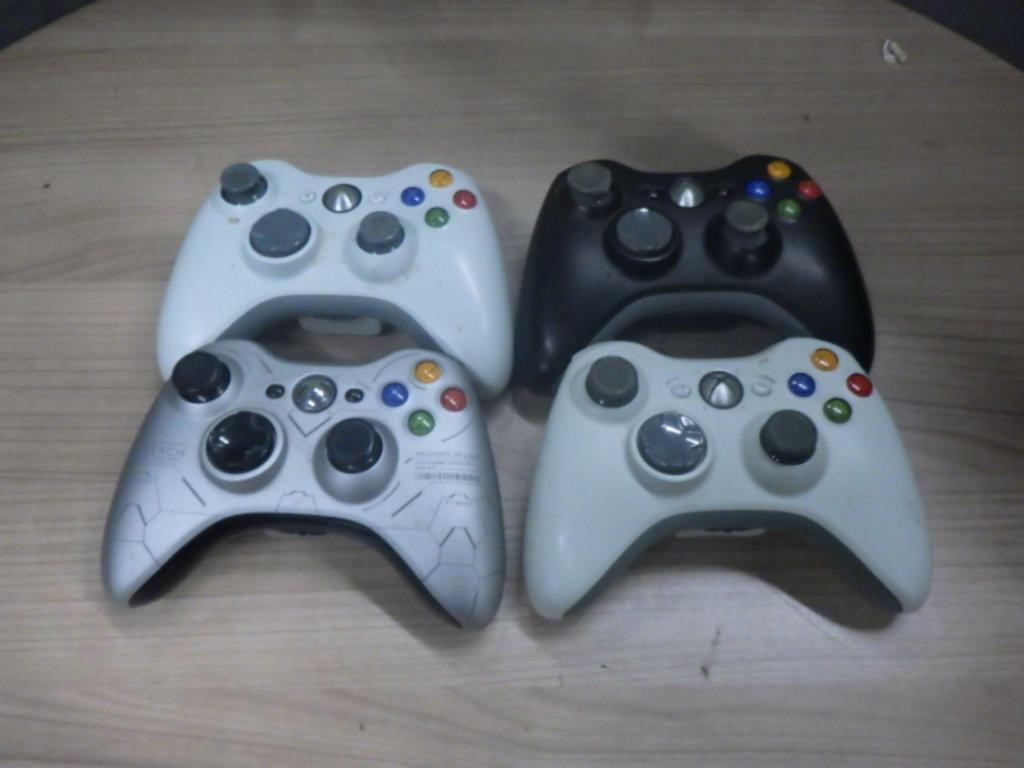 4 XBOX 360 CONTROLLERS