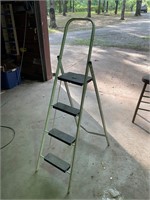 Step Ladder- workd, see back rung