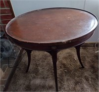 ANTIQUE ROUND TABLE