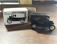 1920 INTERNATIONAL TRUCK BANK 1:25 SCALE