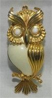 1970's Gold Tone w/Cream Accents Owl Pendant