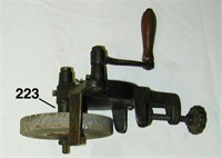 Bench mounted grinder