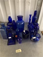 Lot with blue glass including bottles and cups, et