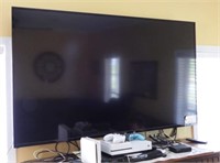 Vizio model E70H flat screen TV with remote and