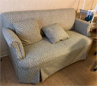 2 seat love seat cloth with pillows loveseat 62"