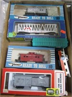 "HO" MODEL TRAIN CARS