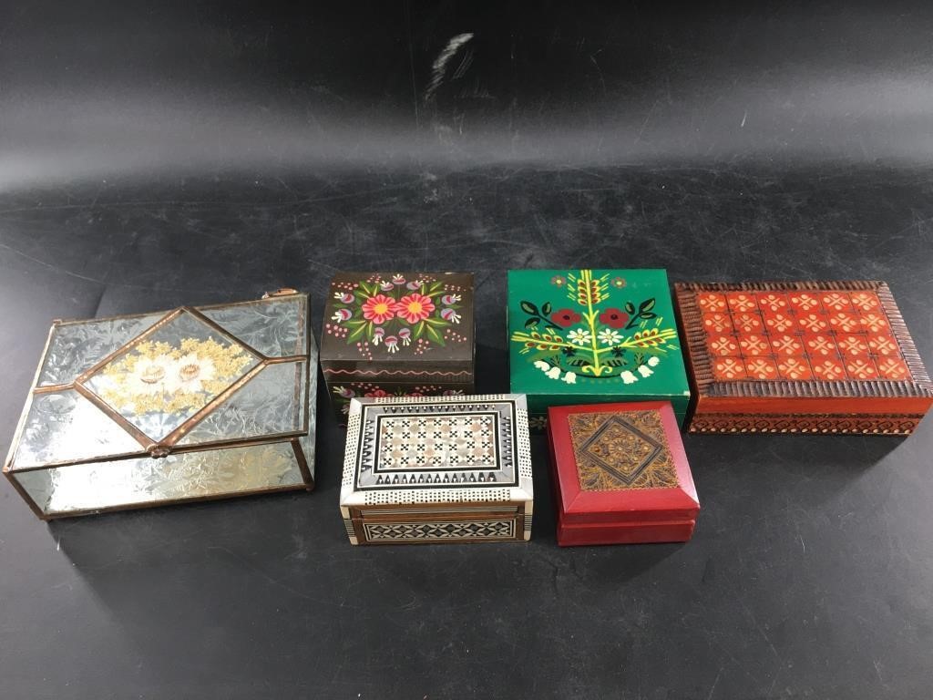 Collection of trinket boxes,