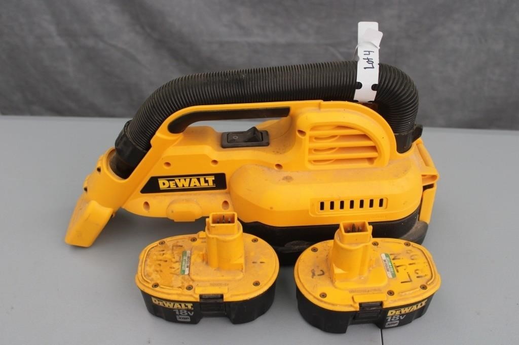 Dewalt vacuum & 2 batteries 18V