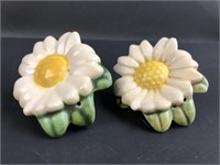 VTG Flower Salt and Pepper Shakers