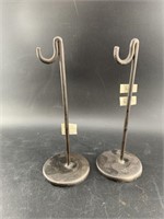 2 Hook stands