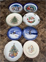 8 assorted Christmas plates