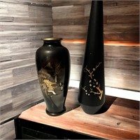 2 Asian style vases
