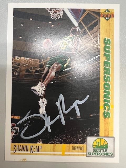 Supersonics Shawn Kemp Signed Card with COA