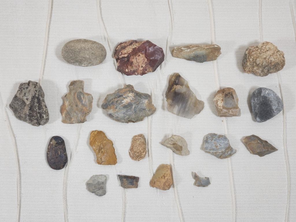 COLLECTION OF 20 VARIOUS ROCKS