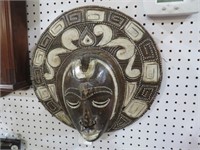 UNIQUE ROUND WOOD AFRICAN SHAMANS MASK