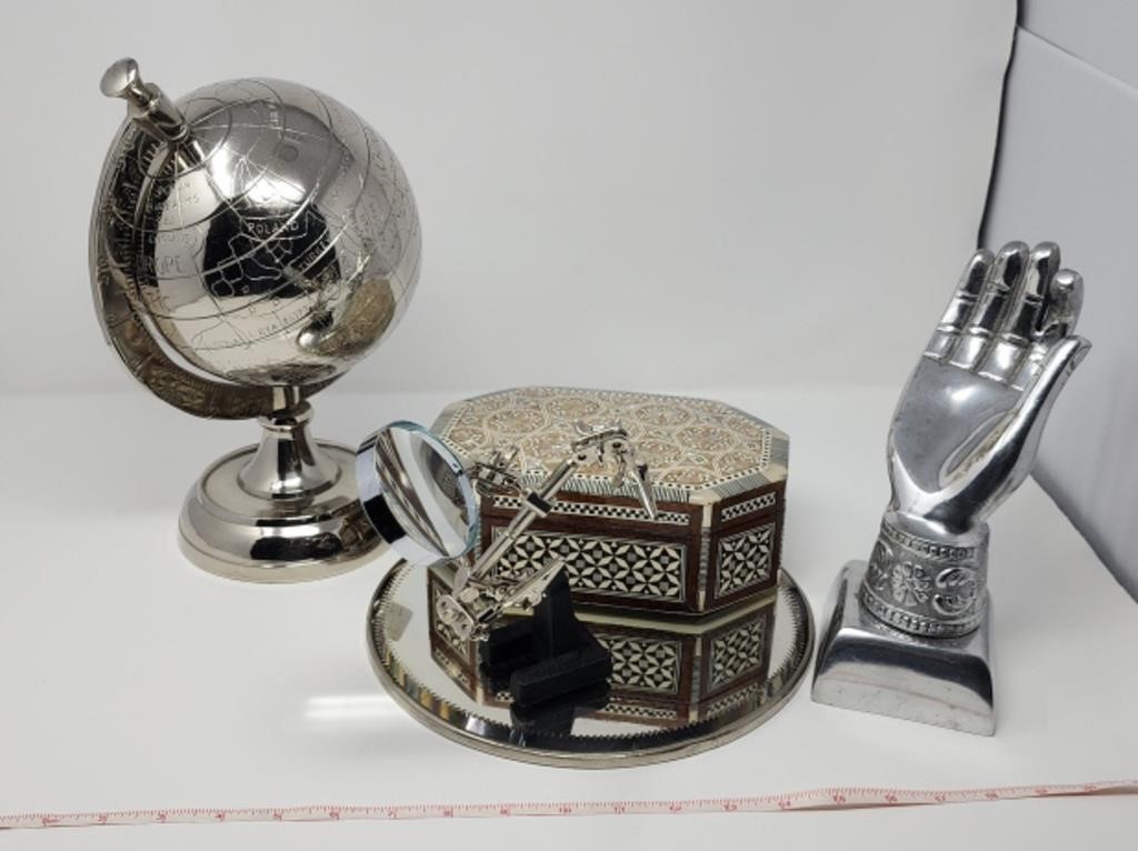 Mirrored Plateau  World Globe Box with Magnifier &