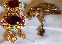 D - LOT OF 2 COSTUME JEWELRY BROOCHES (J18)
