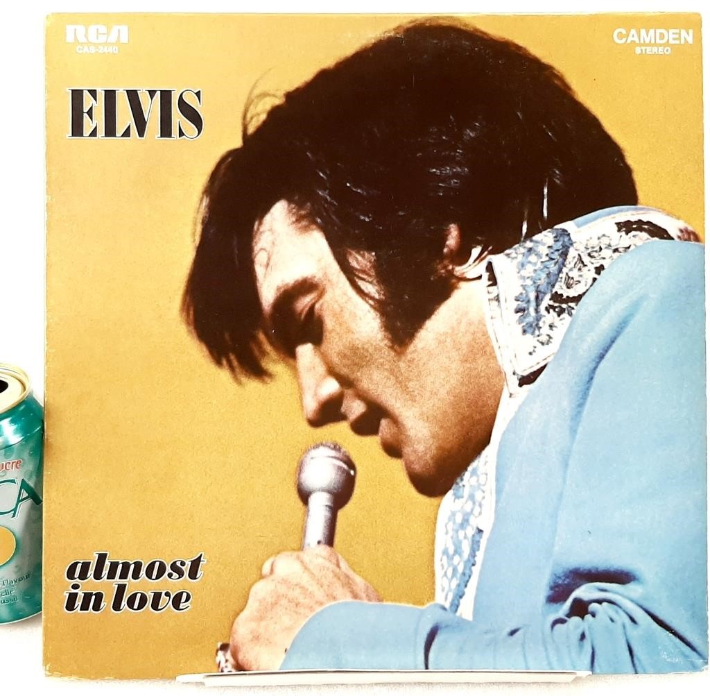 Album 33 tours ELVIS Almost in Love en bon état